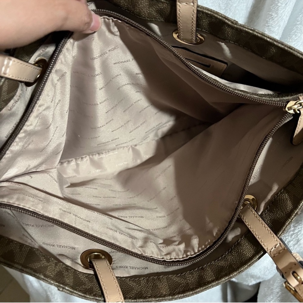 Michael Kors Jet Set Logo Tote Mocha - Picture 10 of 16